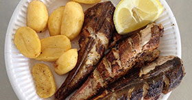 Baraque à sardines Saint-Gilles-Croix-de-Vie - Rougets Grondins gris grillés à la plancha